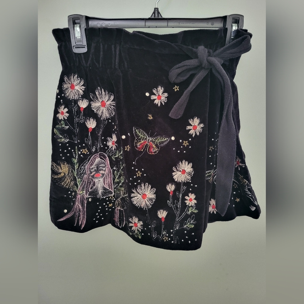 Zara Woman Size XS Embroidered Skort Wrap Shorts Black Velvet Face Whimsical - Picture 1 of 14